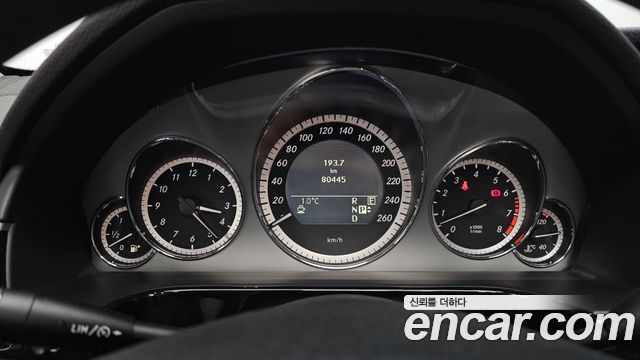 Mercedes-Benz E-Class 2011 — photo 8