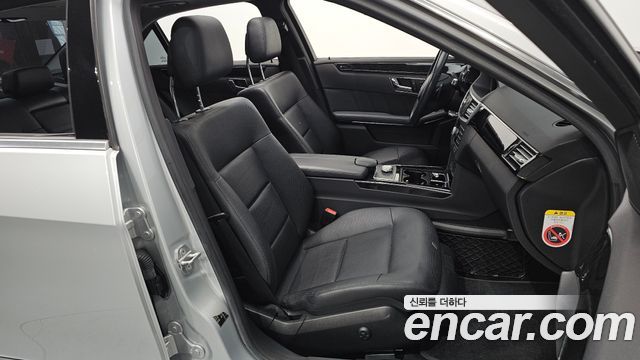 Mercedes-Benz E-Class 2011 — photo 10