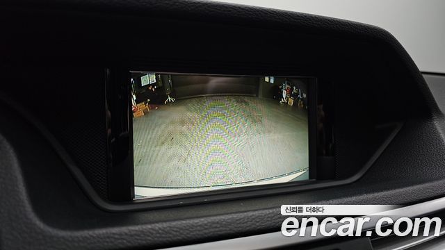 Mercedes-Benz E-Class 2011 — photo 15