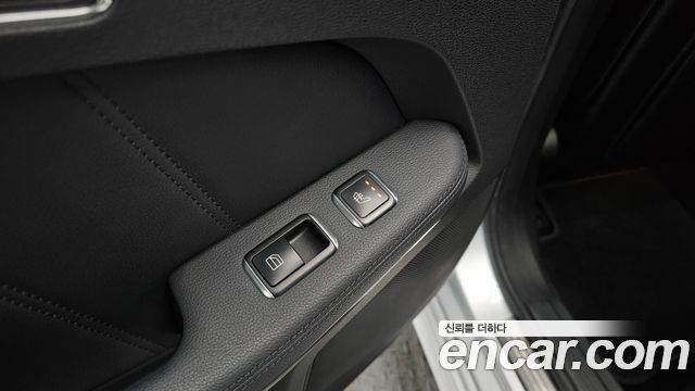 Mercedes-Benz E-Class 2011 — photo 18