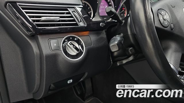 Mercedes-Benz E-Class 2011 — photo 19