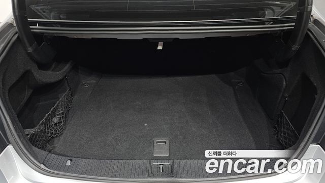 Mercedes-Benz E-Class 2011 — photo 20