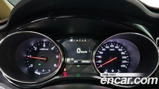 Kia Canival 2016 — photo 8
