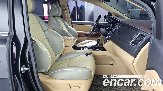 Kia Canival 2016 — photo 10