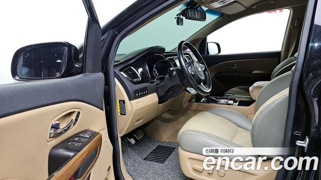 Kia Canival 2016 — photo 11
