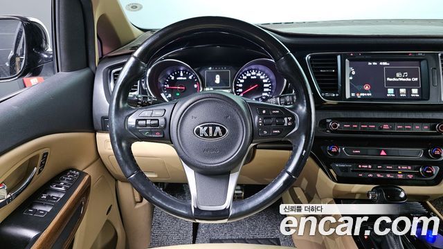Kia Canival 2016 — photo 13