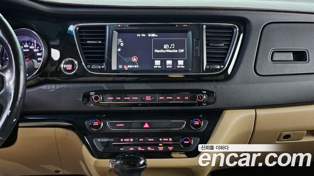 Kia Canival 2016 — photo 16