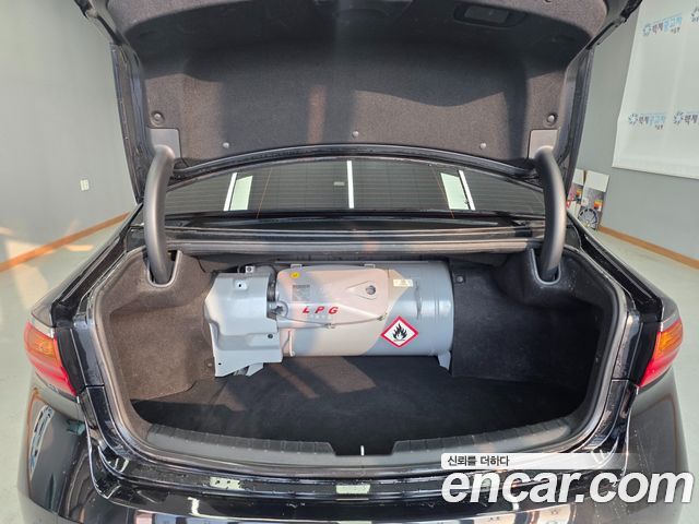 Kia K7 2016 — photo 18