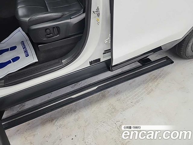 Land Rover Discovery 2020 — photo 13