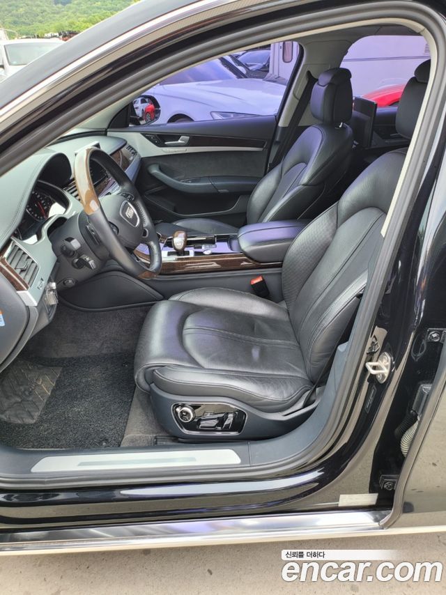 Audi A8 2015 — photo 9
