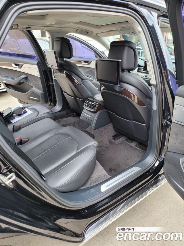 Audi A8 2015 — photo 11