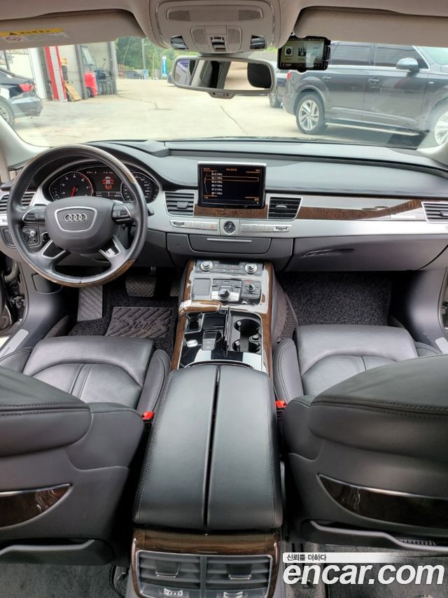 Audi A8 2015 — photo 12