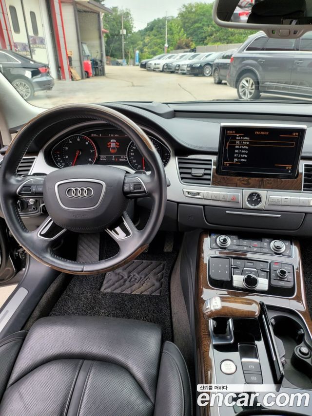 Audi A8 2015 — photo 13