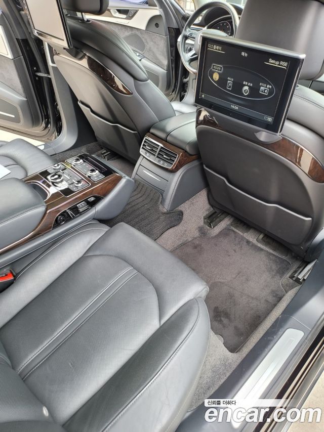 Audi A8 2015 — photo 14