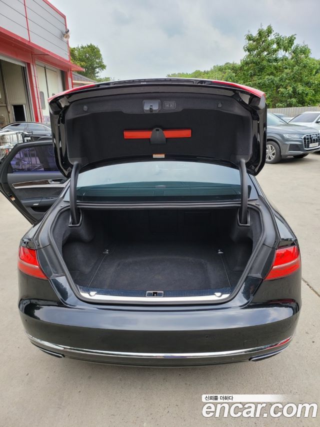 Audi A8 2015 — photo 15