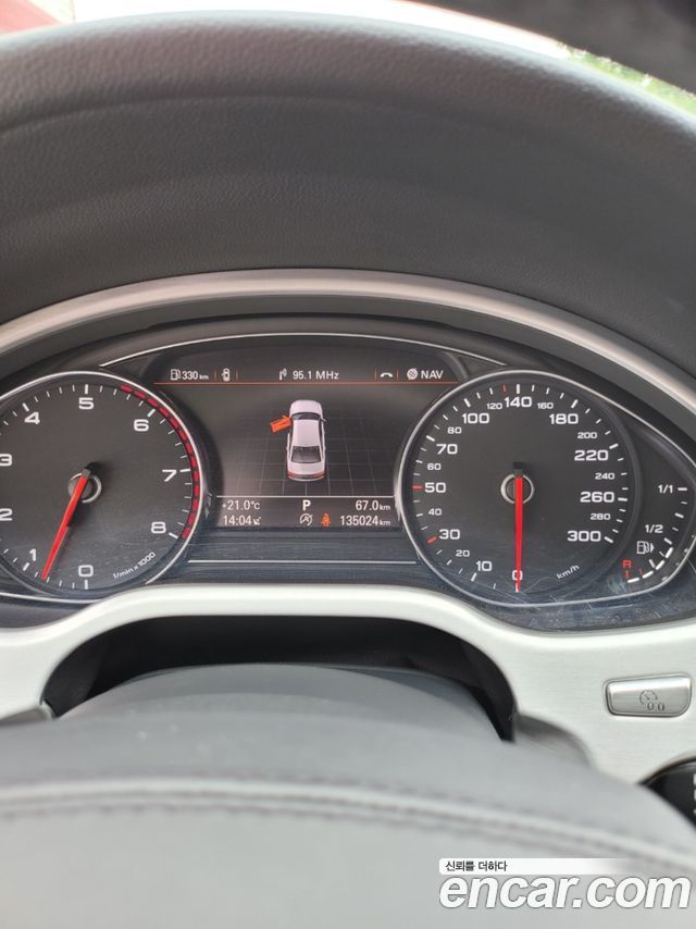 Audi A8 2015 — photo 16