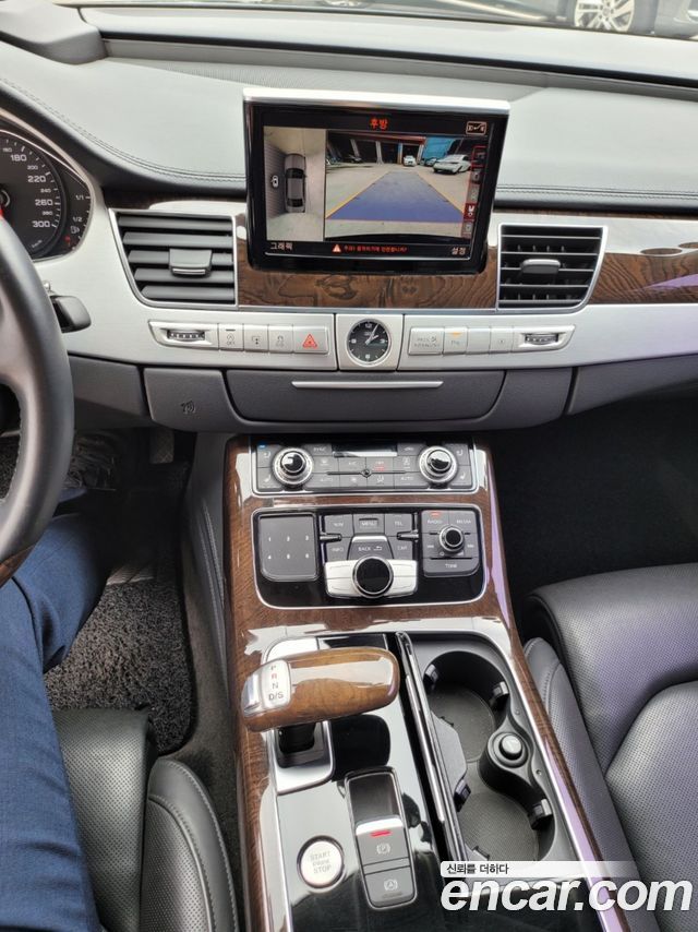 Audi A8 2015 — photo 17