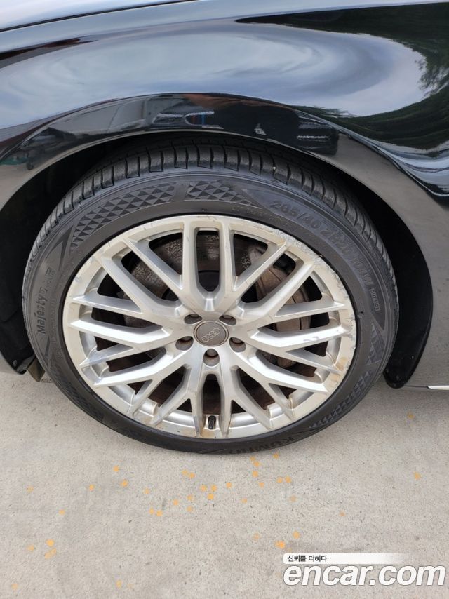 Audi A8 2015 — photo 18