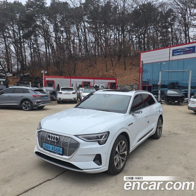 Audi e-tron 2020 — photo 2