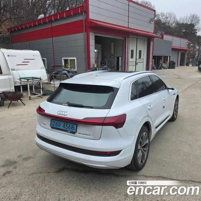 Audi e-tron 2020 — photo 5
