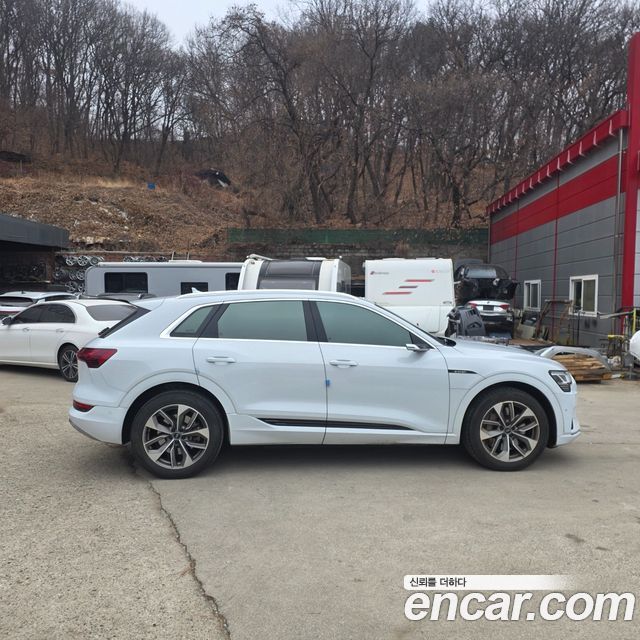 Audi e-tron 2020 — photo 6
