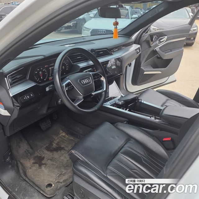 Audi e-tron 2020 — photo 8