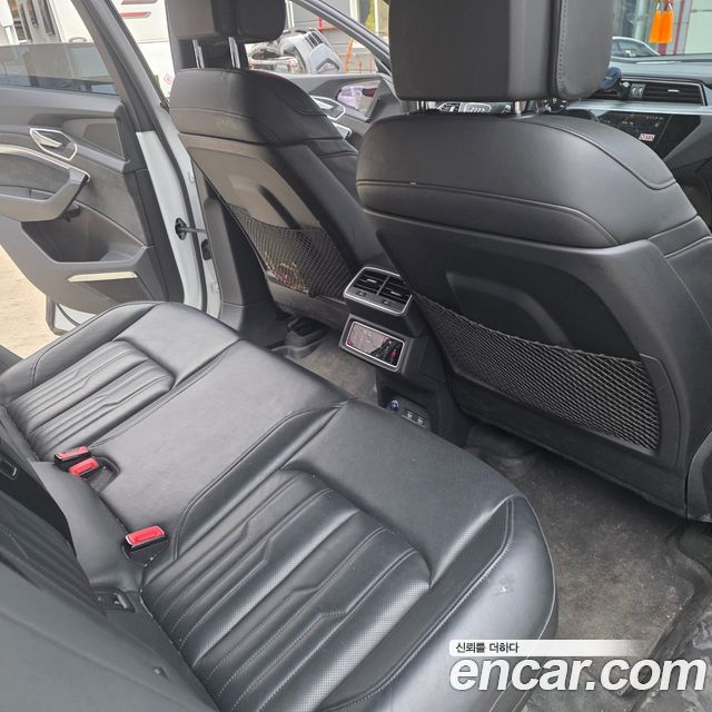 Audi e-tron 2020 — photo 12