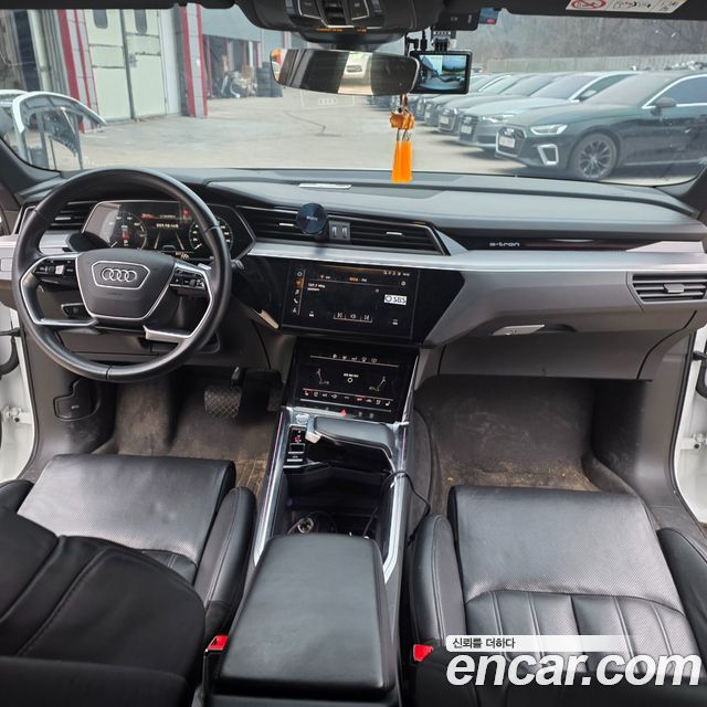 Audi e-tron 2020 — photo 13
