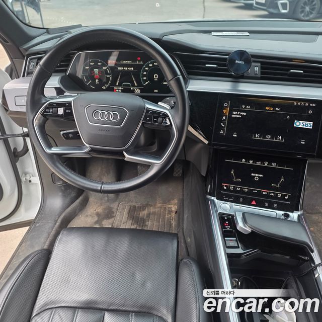 Audi e-tron 2020 — photo 14
