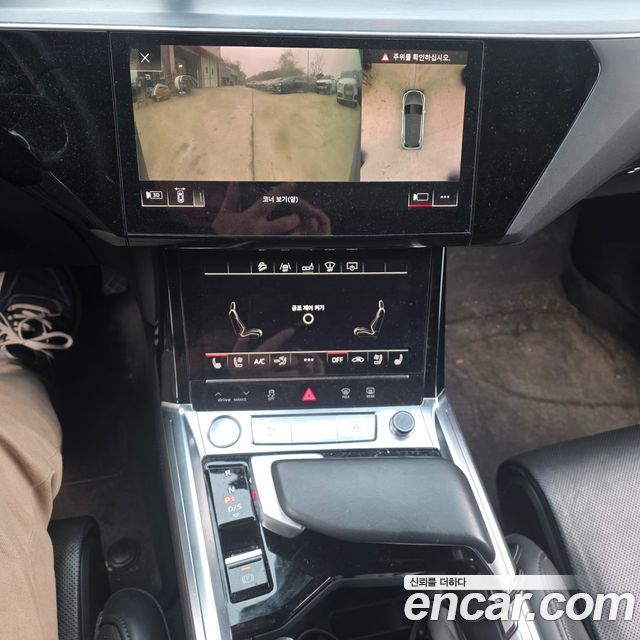 Audi e-tron 2020 — photo 17