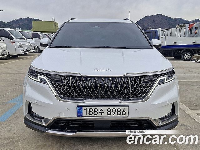 Kia Canival 2023 — photo 1