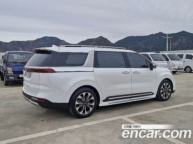 Kia Canival 2023 — photo 3