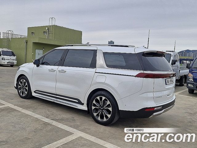 Kia Canival 2023 — photo 4