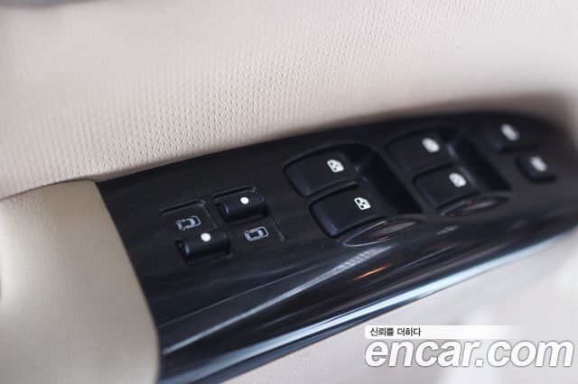 Kia Canival 2012 — photo 11