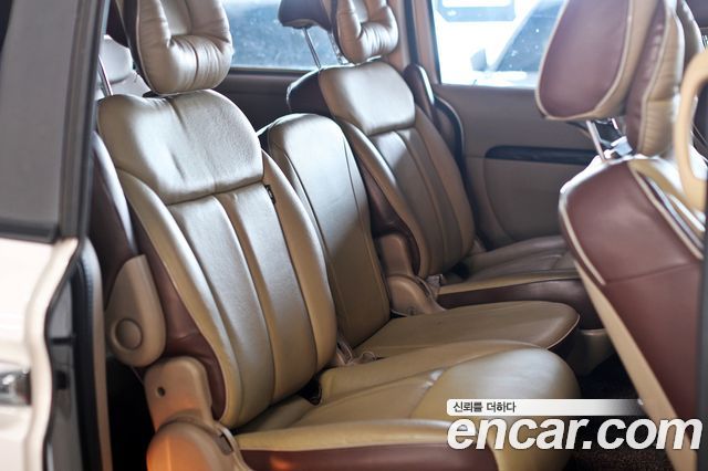 Kia Canival 2012 — photo 16