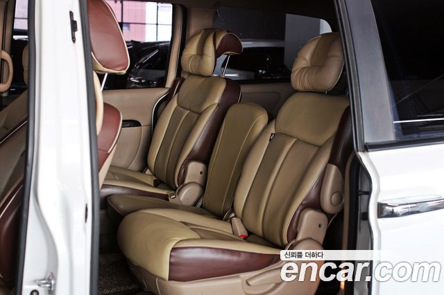 Kia Canival 2012 — photo 19