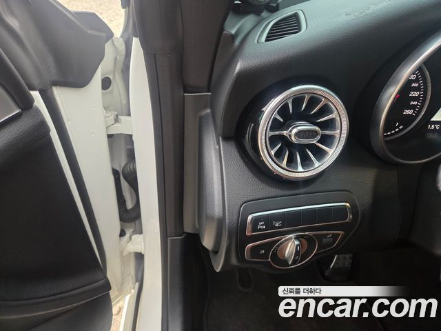 Mercedes-Benz C-Class 2017 — photo 9