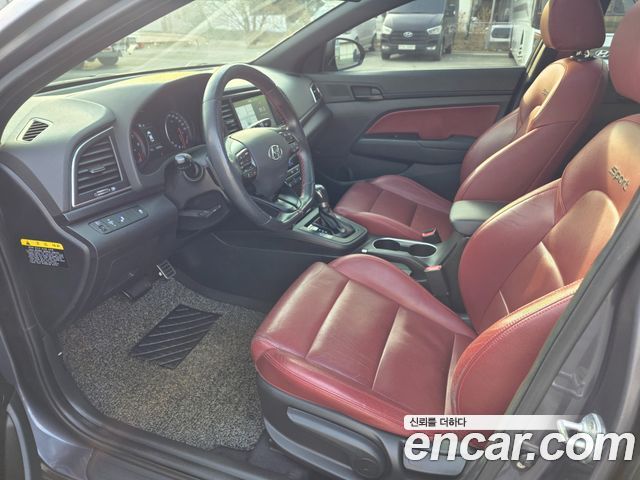 Hyundai AVANTE 2018 — photo 10