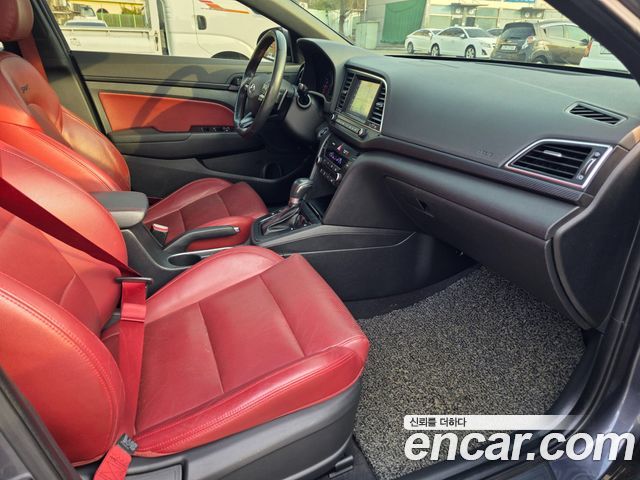 Hyundai AVANTE 2018 — photo 11
