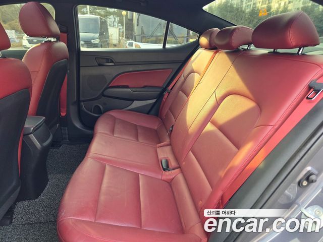 Hyundai AVANTE 2018 — photo 12
