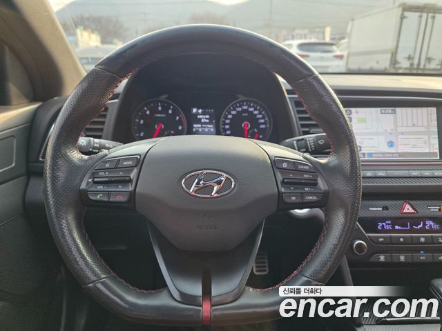 Hyundai AVANTE 2018 — photo 13