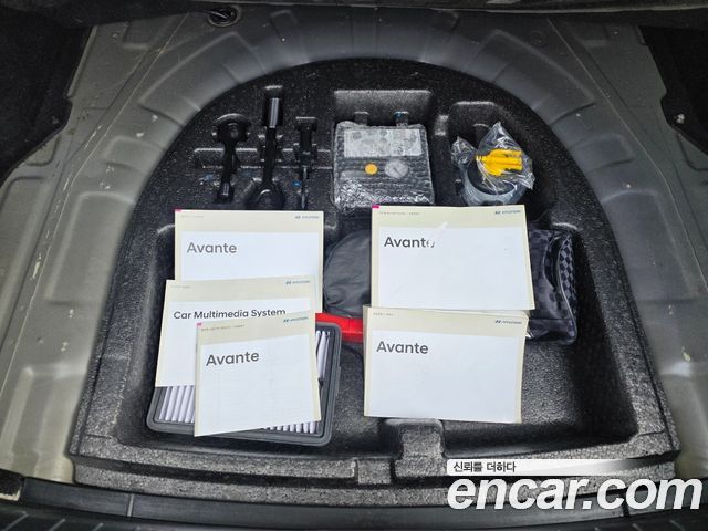 Hyundai AVANTE 2018 — photo 19