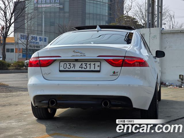 Jaguar XF 2017 — photo 2