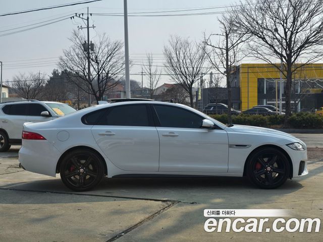 Jaguar XF 2017 — photo 4