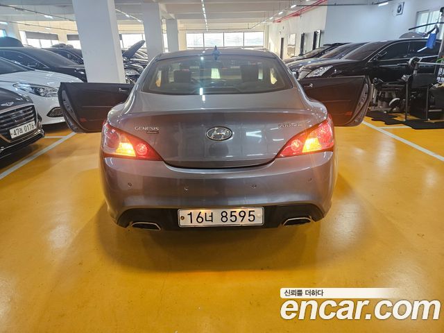 Hyundai Genesis 2011 — photo 3
