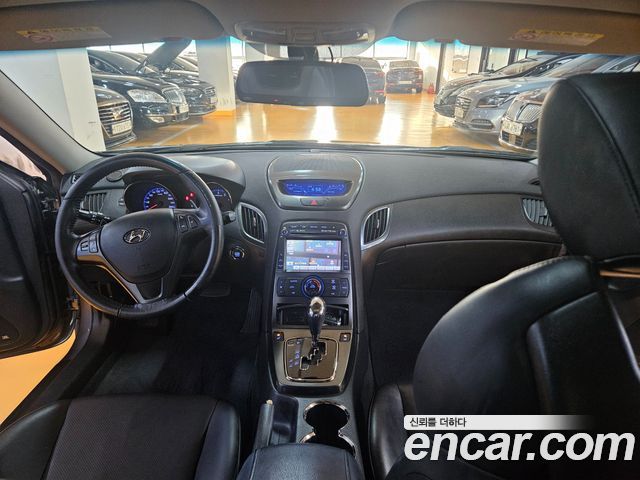 Hyundai Genesis 2011 — photo 17