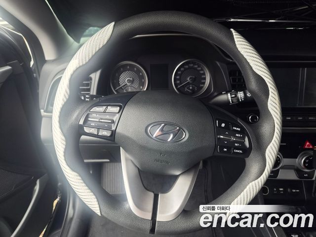Hyundai AVANTE 2019 — photo 12
