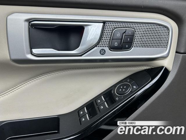 Ford Explorer 2022 — photo 14