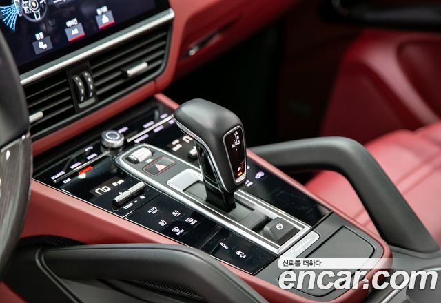 Porsche Cayenne 2020 — photo 16