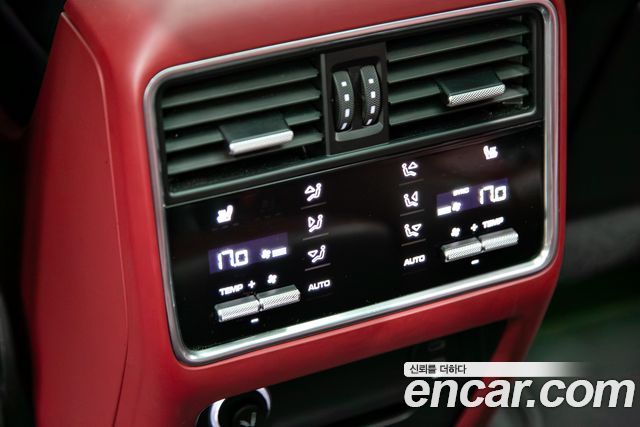 Porsche Cayenne 2020 — photo 17